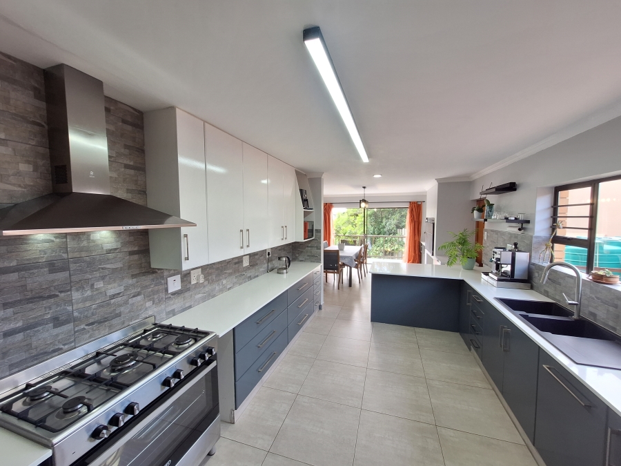 4 Bedroom Property for Sale in Wavecrest Eastern Cape